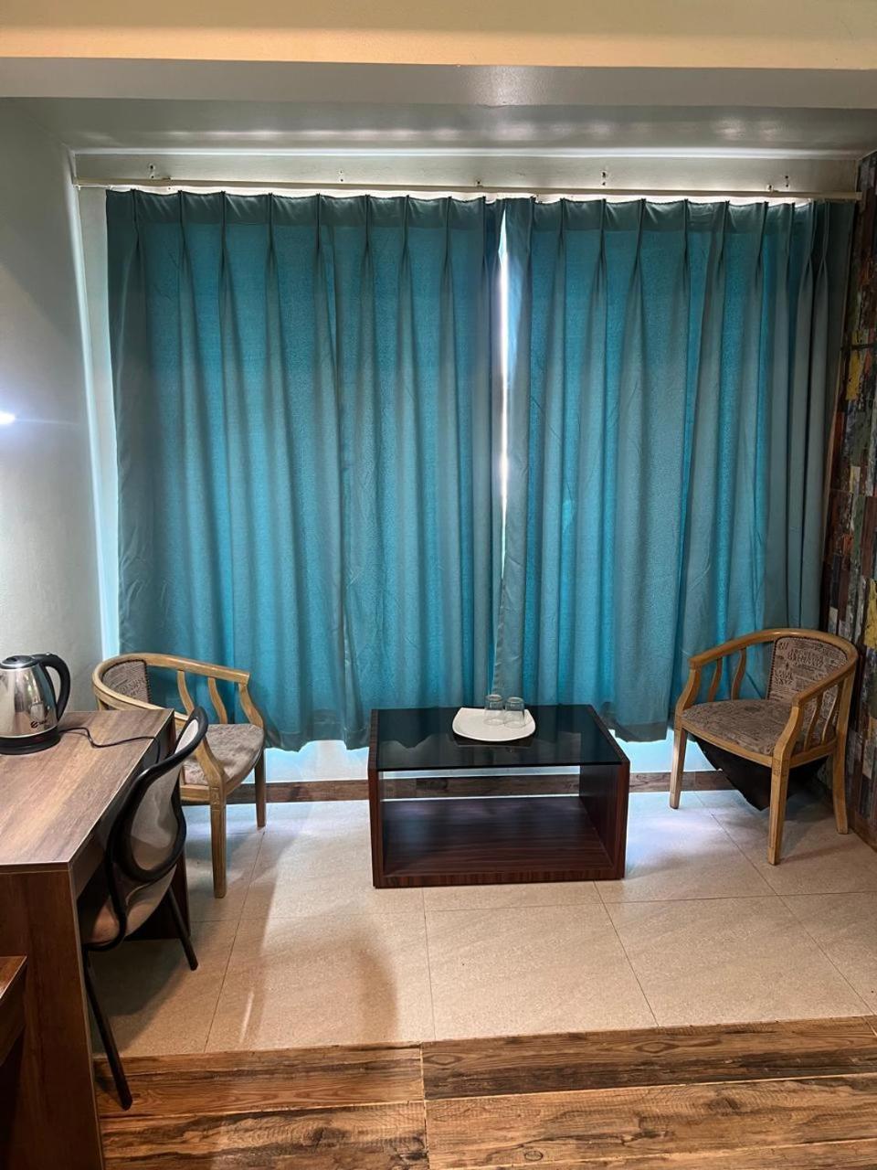 Hotel Raj Shikhar 乌贾因 外观 照片